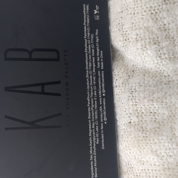 KAB Day + Night Eyeshadow Palette, 21.6g/0.76oz - Picture 8 of 11